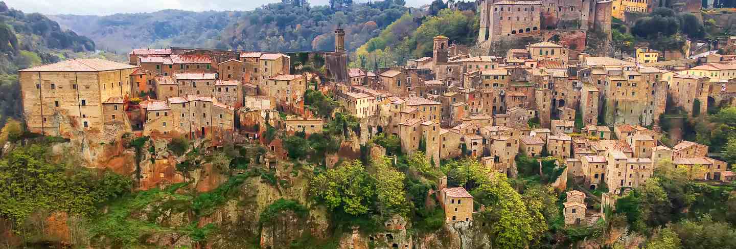  View from above on the medieval town of sorano, in the province of grosseto, tuscany (toscana), italy.
